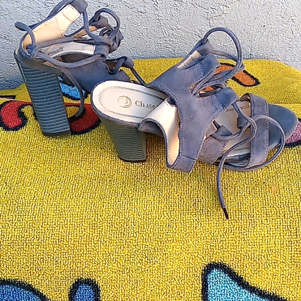 Chase & Chloe high heels